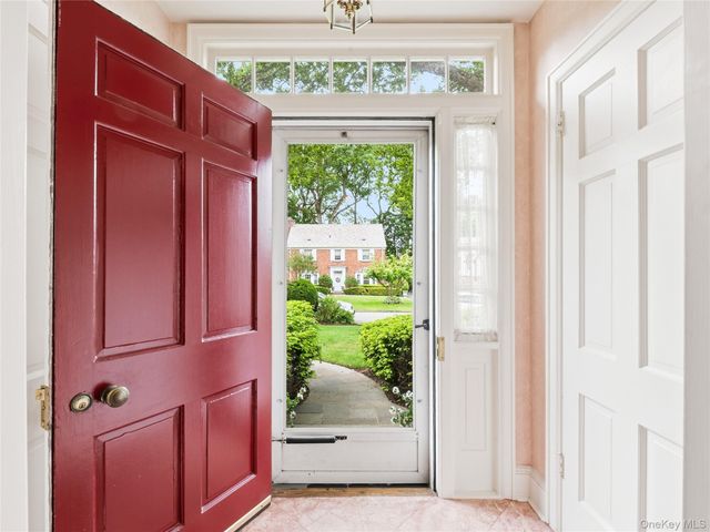 61 Mason Drive, Manhasset, NY 11030