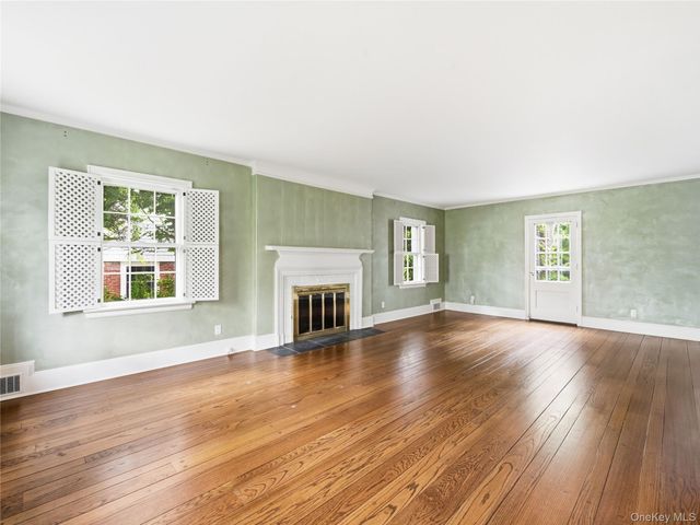 61 Mason Drive, Manhasset, NY 11030