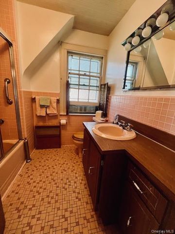 11515 Babbage Street, Richmond Hill, NY 11418