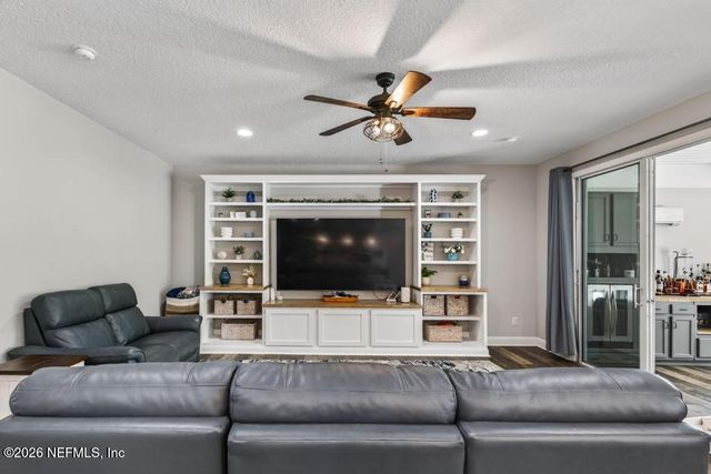 8285 RIVER EDGE Place, Jacksonville, FL 32218