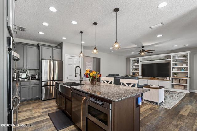 8285 RIVER EDGE Place, Jacksonville, FL 32218