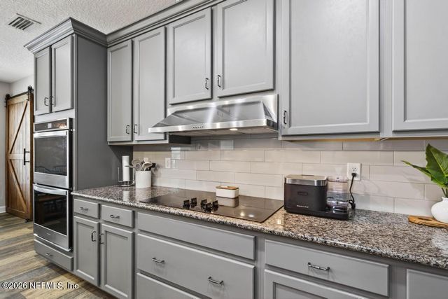 8285 RIVER EDGE Place, Jacksonville, FL 32218
