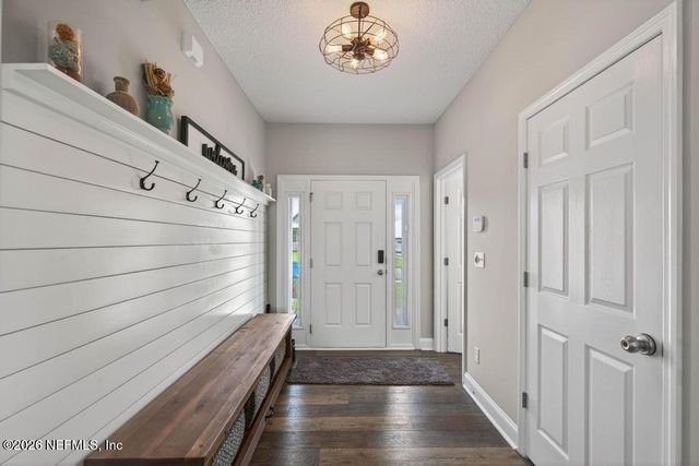8285 RIVER EDGE Place, Jacksonville, FL 32218