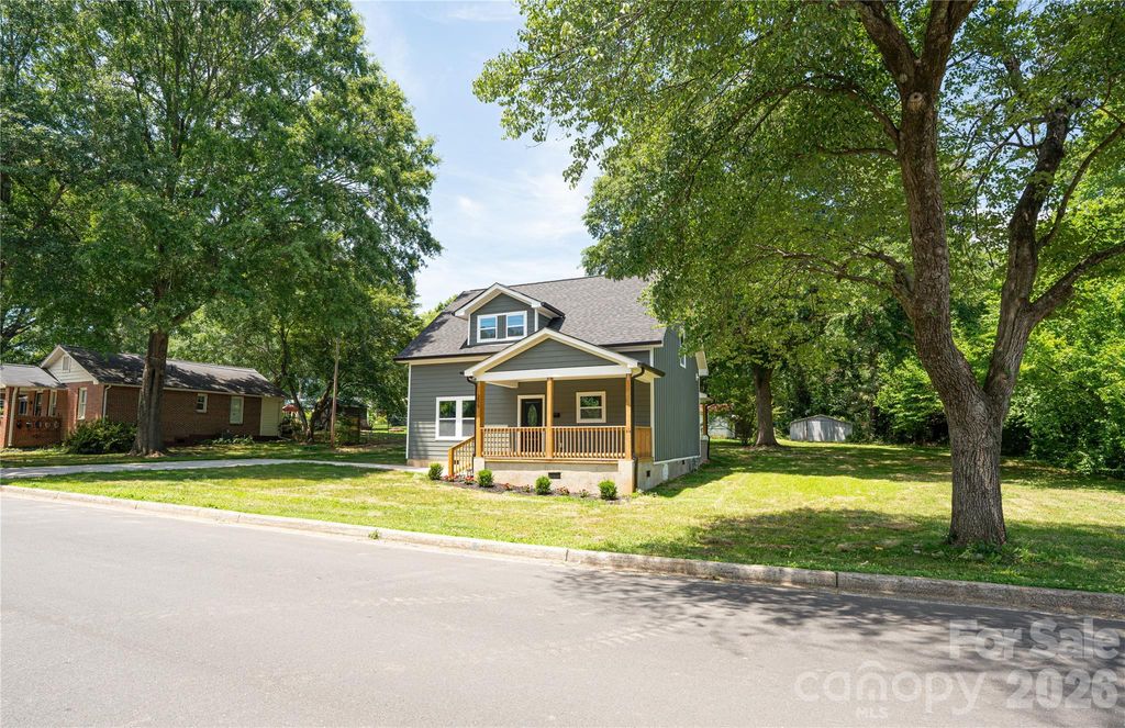 209 East Dixon Street, Lincolnton, NC 28092