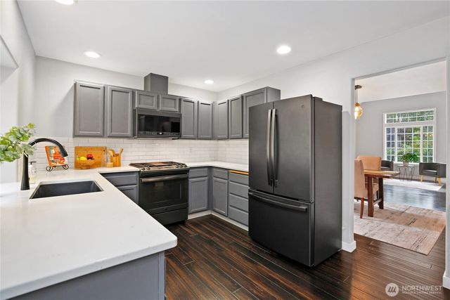 25749 Pyramid Lane NW, Poulsbo, WA 98370