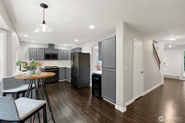 25749 Pyramid Lane NW, Poulsbo, WA 98370