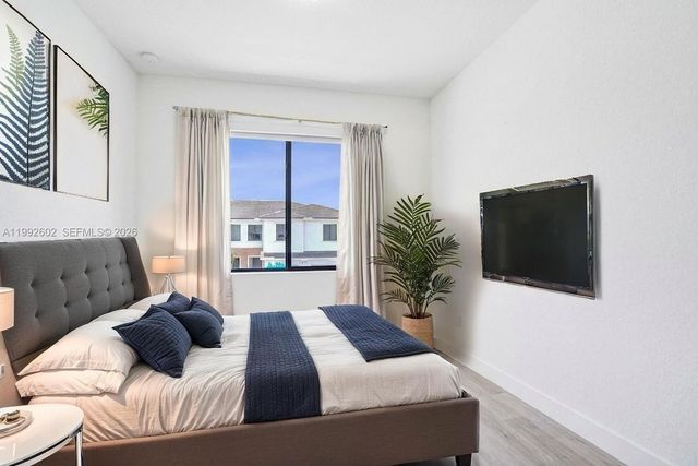 10945 SW 235th Ln, Homestead, FL 33032