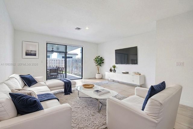 10945 SW 235th Ln, Homestead, FL 33032