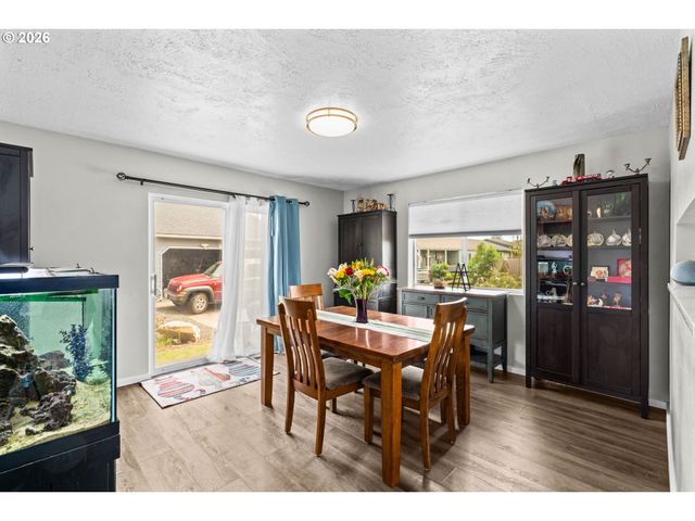 1107 ECHO HOLLOW Rd, Eugene, OR 97402