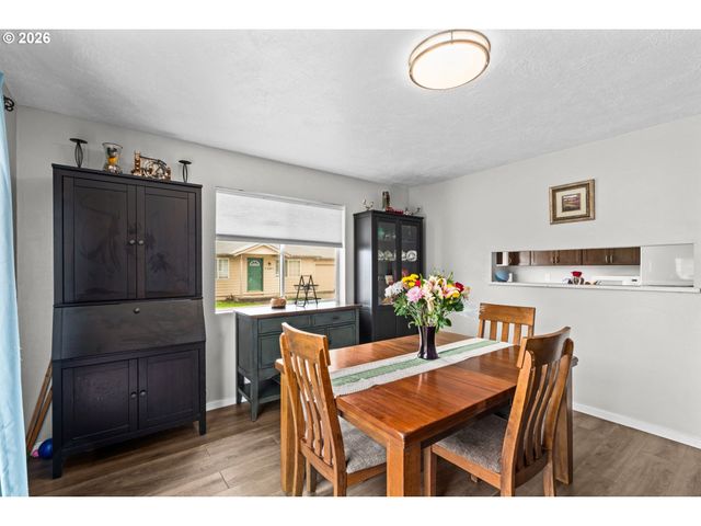 1107 ECHO HOLLOW Rd, Eugene, OR 97402
