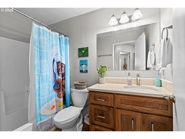 1107 ECHO HOLLOW Rd, Eugene, OR 97402