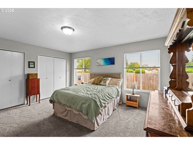 1107 ECHO HOLLOW Rd, Eugene, OR 97402