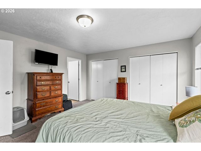 1107 ECHO HOLLOW Rd, Eugene, OR 97402