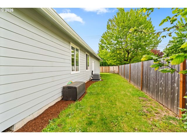 1107 ECHO HOLLOW Rd, Eugene, OR 97402