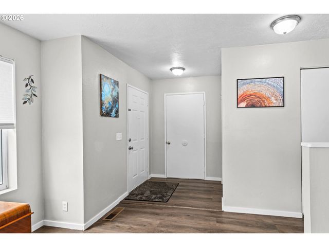 1107 ECHO HOLLOW Rd, Eugene, OR 97402