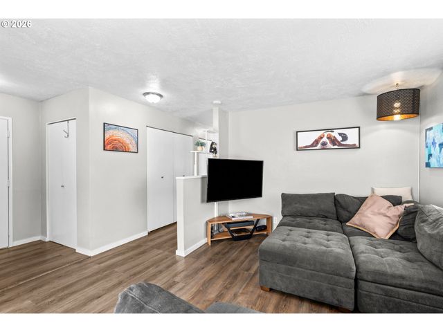 1107 ECHO HOLLOW Rd, Eugene, OR 97402