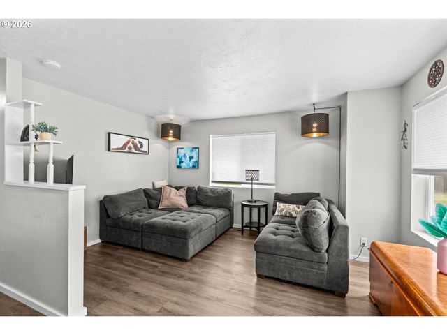 1107 ECHO HOLLOW Rd, Eugene, OR 97402