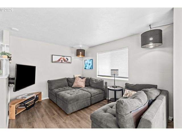 1107 ECHO HOLLOW Rd, Eugene, OR 97402