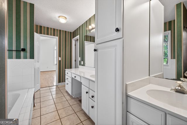 942 Powderbag Creek Road, Hartwell, GA 30643