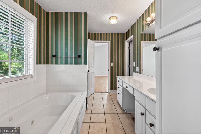 942 Powderbag Creek Road, Hartwell, GA 30643