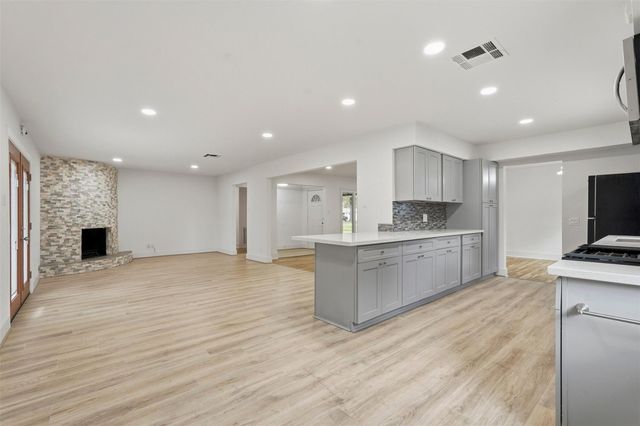 1219 Wisterwood Drive, Houston, TX 77043