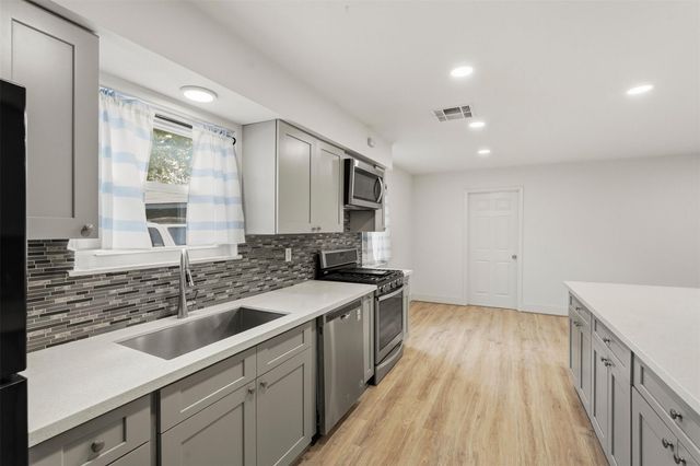 1219 Wisterwood Drive, Houston, TX 77043