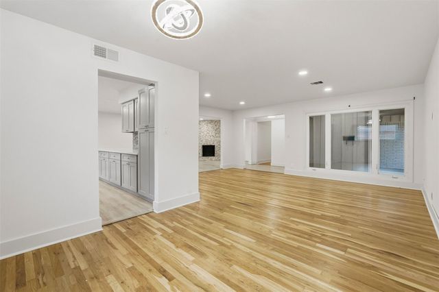 1219 Wisterwood Drive, Houston, TX 77043