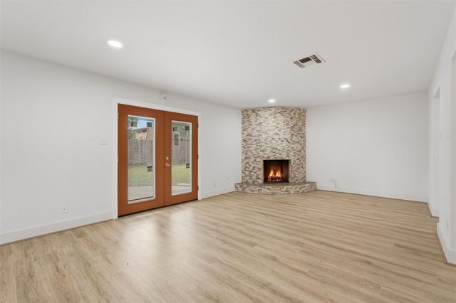 1219 Wisterwood Drive, Houston, TX 77043