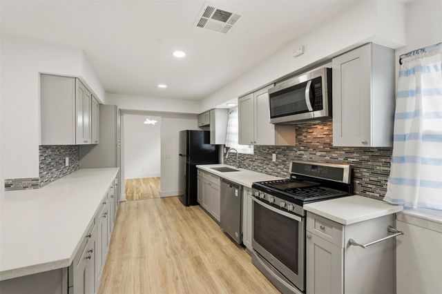 1219 Wisterwood Drive, Houston, TX 77043