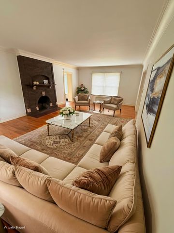14200 S Burnham Avenue, Chicago, IL 60633