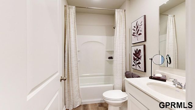 12922 S 66th Avenue, Papillion, NE 68157