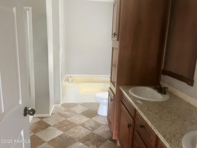 1062 Anse Broussard Highway, Breaux Bridge, LA 70517