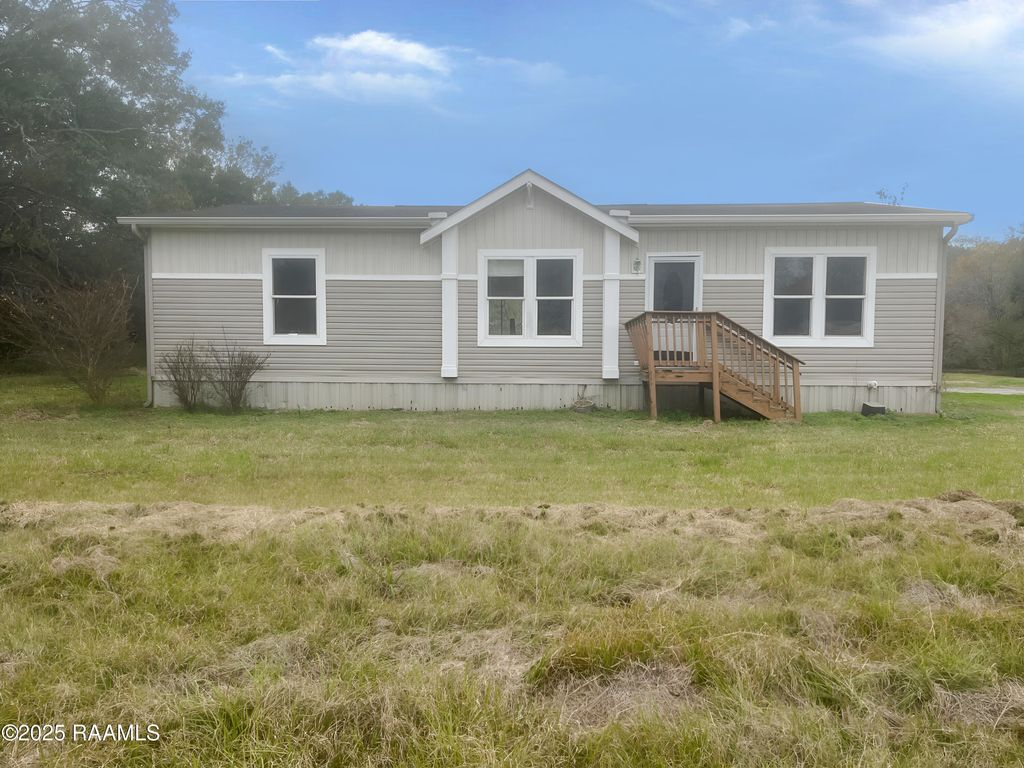 1062 Anse Broussard Highway, Breaux Bridge, LA 70517