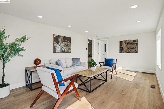 16085 Gramercy Dr, Castro Valley, CA 94578
