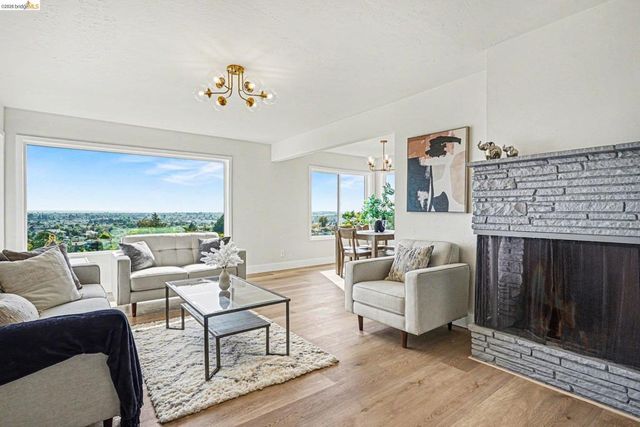 16085 Gramercy Dr, Castro Valley, CA 94578