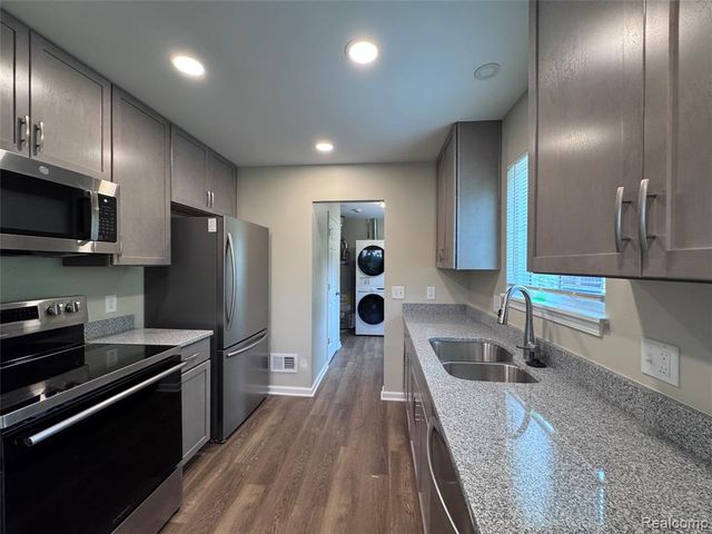 21104 Inkster Road, Southfield, MI 48033