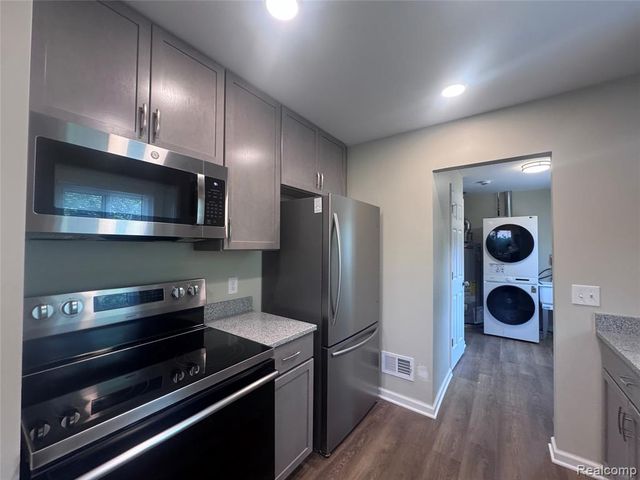 21104 Inkster Road, Southfield, MI 48033