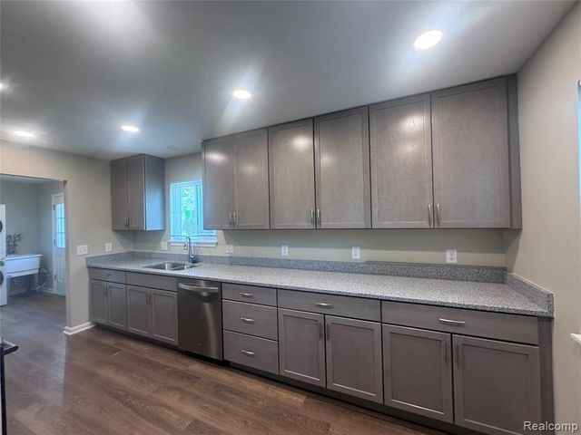 21104 Inkster Road, Southfield, MI 48033