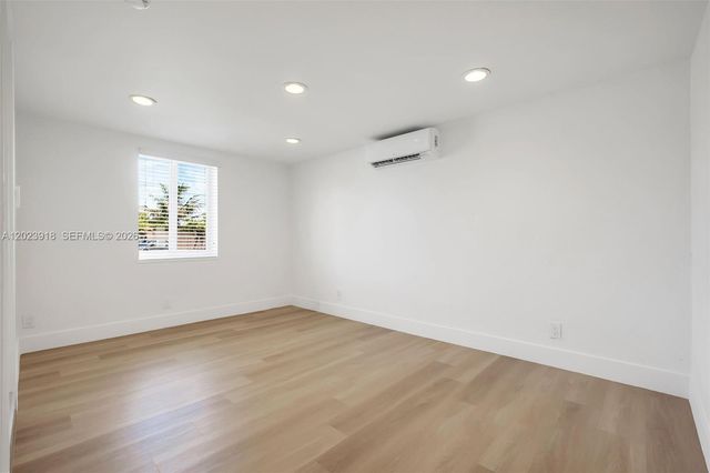 7971 NW 179th St, Hialeah, FL 33015