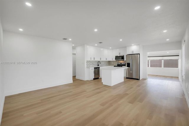 7971 NW 179th St, Hialeah, FL 33015