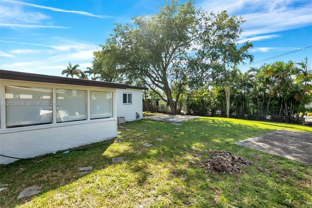 7971 NW 179th St, Hialeah, FL 33015