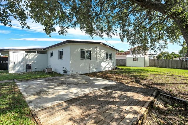 7971 NW 179th St, Hialeah, FL 33015