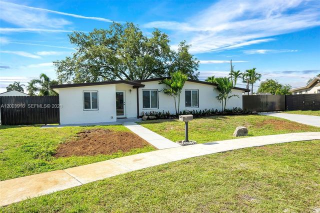 7971 NW 179th St, Hialeah, FL 33015