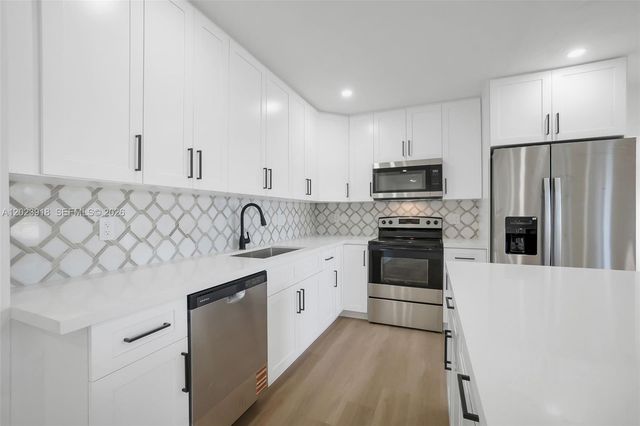 7971 NW 179th St, Hialeah, FL 33015