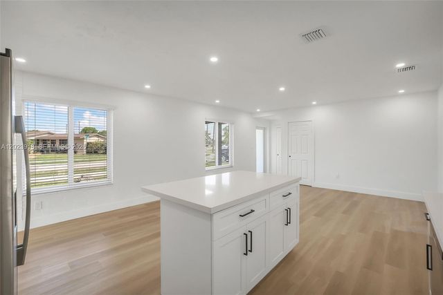 7971 NW 179th St, Hialeah, FL 33015