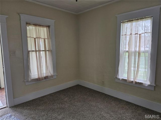 136 N Hamilton Street, Hillsboro, IL 62049