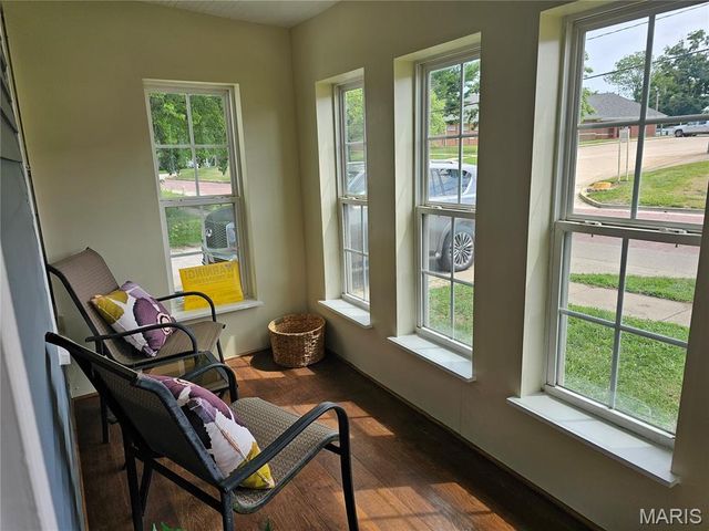 136 N Hamilton Street, Hillsboro, IL 62049