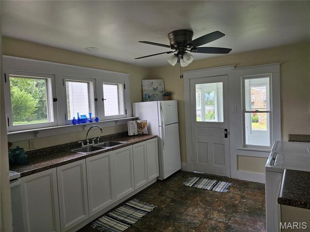 136 N Hamilton Street, Hillsboro, IL 62049