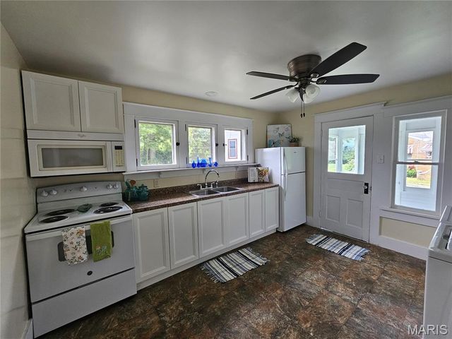 136 N Hamilton Street, Hillsboro, IL 62049