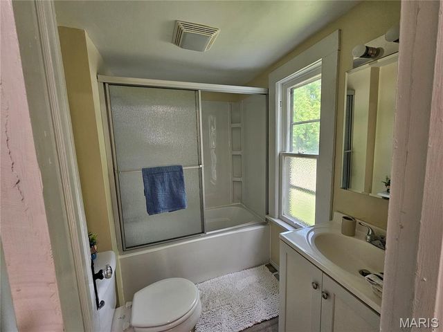 136 N Hamilton Street, Hillsboro, IL 62049